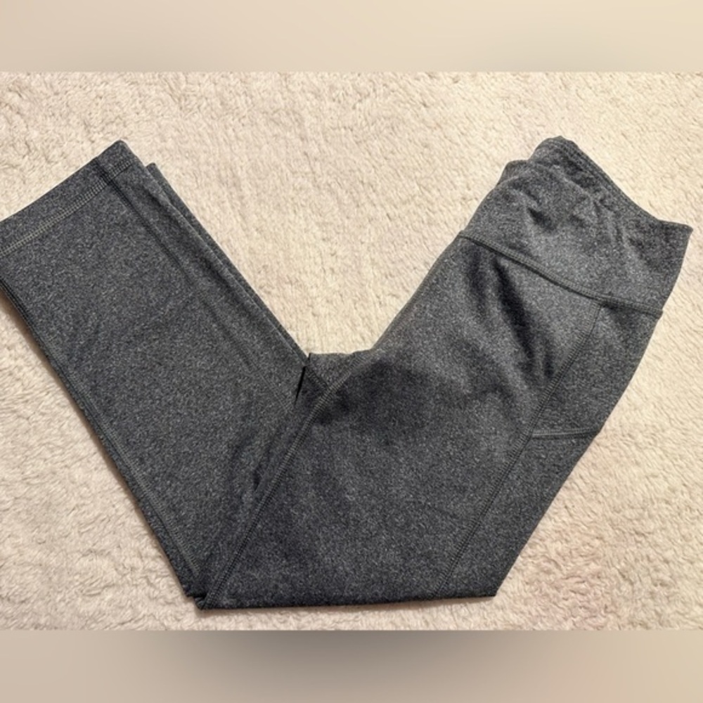 Live Love Dream size small grey cropped workout leggings